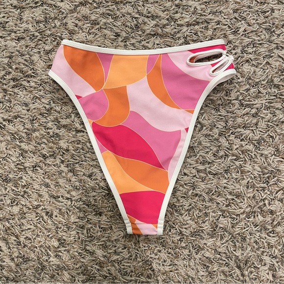 Lovers + Friends Sweet Life Top in Fuchsia Geo XXS - Picture 9 of 14